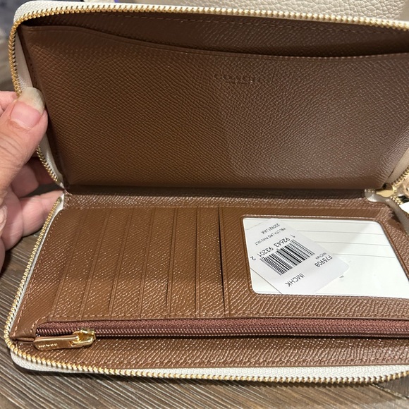 New Coach Hand Bag with wallet tags still on - Picture 6 of 6